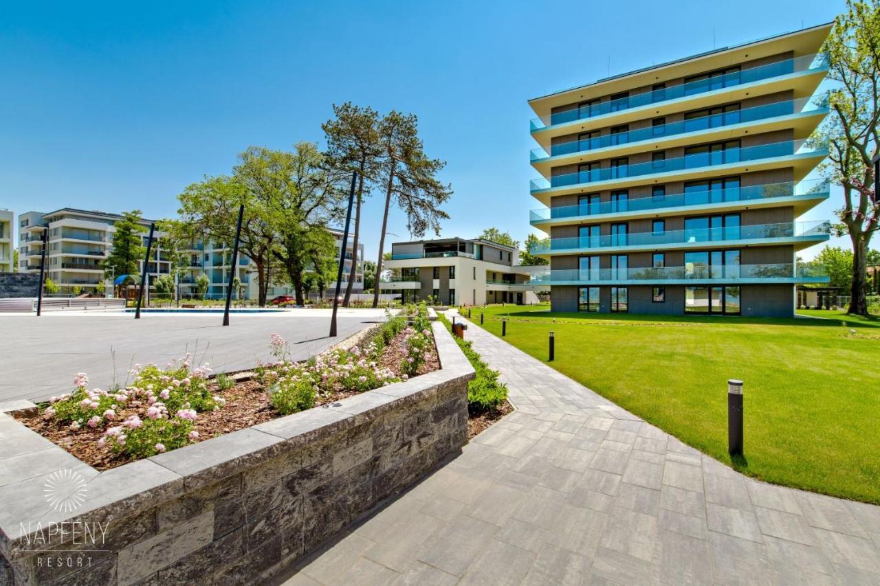 Bonnie-Premium Lelle Waterfront Private Apartment Balatonlelle Exteriér fotografie